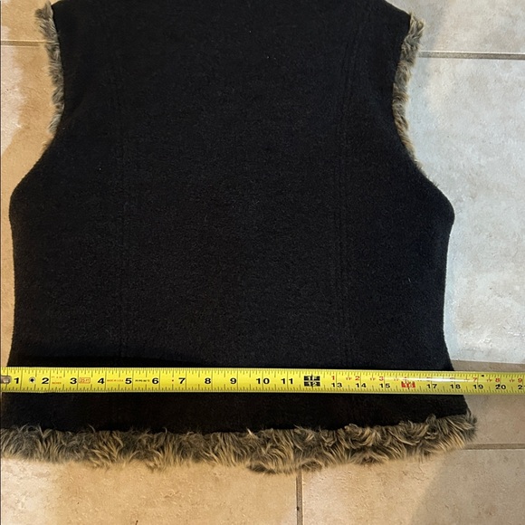 Fjall Faux Fur Swirl Pattern Reversible Vest - Picture 5 of 7